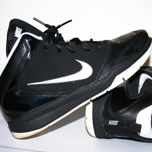 Nike Other - Nike Team Hustle Basketball Shoes - Size: 6.5Y Boy